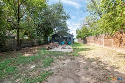 207 S Chestnut Street, Lampasas, TX 76550 - Photo 15