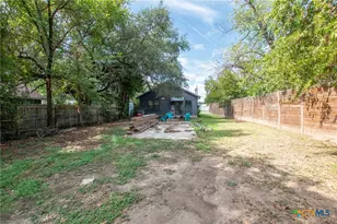207 S Chestnut St, Lampasas, TX 76550 - Photo 15