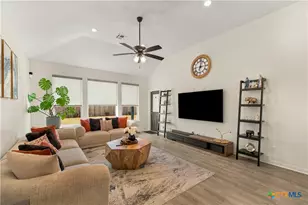 203 Flint Rock Ct, Victoria, TX 77904 - Photo 5