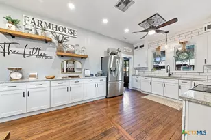 293 E Mather St, New Braunfels, TX 78130 - Photo 9
