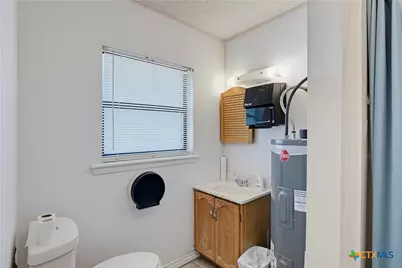 523 E Donegan Street, Seguin, TX 78155 - Photo 11