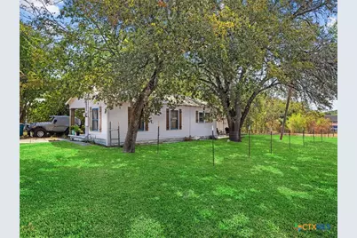 705 E Mountain Street, Seguin, TX 78155 - Photo 15