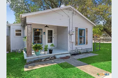 705 E Mountain Street, Seguin, TX 78155 - Photo 1
