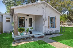705 E Mountain St, Seguin, TX 78155 - Photo 1