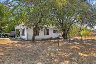 705 E Mountain St, Seguin, TX 78155 - Photo 19