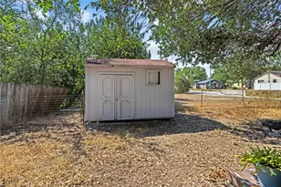 705 E Mountain St, Seguin, TX 78155 - Photo 21