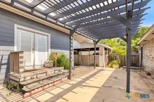 116 S Hackberry Ave, Luling, TX 78648 - Photo 13
