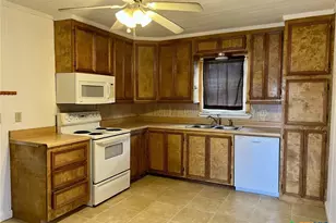 407 S Second St, Ganado, TX 77962 - Photo 7