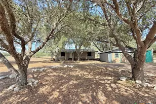201 Sandra Ln, Victoria, TX 77905 - Photo 13