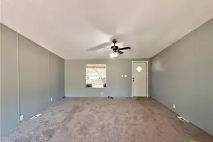 201 Sandra Ln, Victoria, TX 77905 - Photo 17