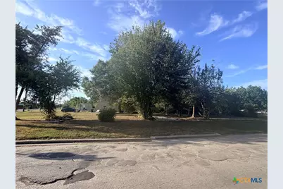 506 N East St, Edna, TX 77957 - Photo 5
