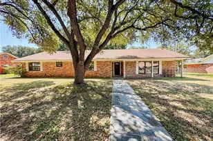 909 Anderson St, Hearne, TX 77859 - Photo 1