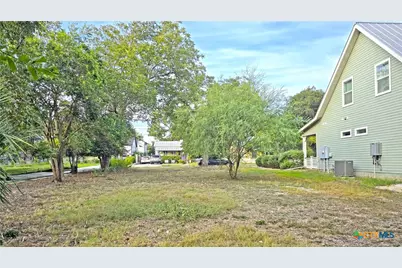 445 S Academy Avenue, New Braunfels, TX 78130 - Photo 9