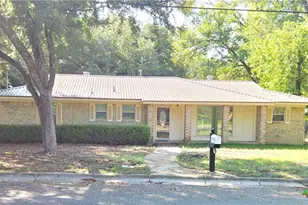 1408 W 4th St, Lampasas, TX 76550 - Photo 1