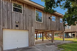 133 Marshall Johnson Ave, Port Lavaca, TX 77979 - Photo 3