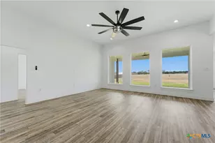 152 Creekwood Dr, Gonzales, TX 78629 - Photo 7
