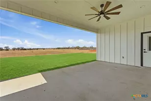 152 Creekwood Dr, Gonzales, TX 78629 - Photo 35
