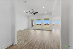 152 Creekwood Dr, Gonzales, TX 78629 - Photo 5