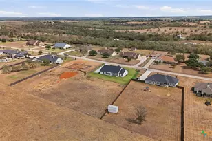 152 Creekwood Dr, Gonzales, TX 78629 - Photo 41
