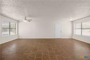 305 Skyview Cir, Troy, TX 76579 - Photo 5