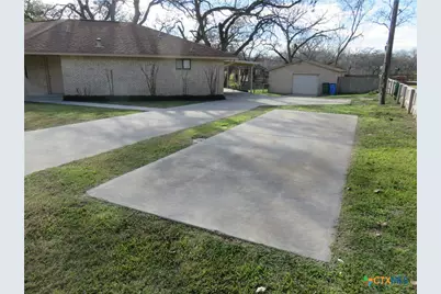 900 Boenig Street, Seguin, TX 78155 - Photo 11