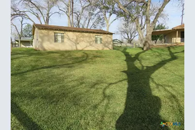 900 Boenig Street, Seguin, TX 78155 - Photo 9