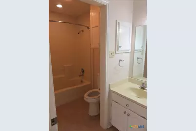 900 Boenig Street, Seguin, TX 78155 - Photo 33