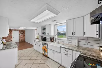 6072 County Road 122, Hallettsville, TX 77964 - Photo 9