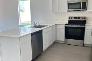 819 Summit Ter, Seguin, TX 78155 - Photo 5