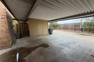 114 Kreekview Dr, Victoria, TX 77904 - Photo 13