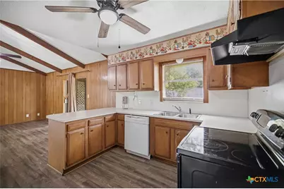 302 Brooks Road, Victoria, TX 77904 - Photo 11