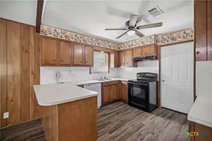 302 Brooks Rd, Victoria, TX 77904 - Photo 9