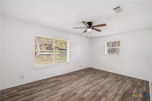 302 Brooks Rd, Victoria, TX 77904 - Photo 17