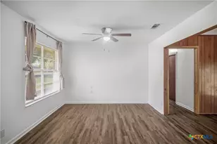 302 Brooks Rd, Victoria, TX 77904 - Photo 5