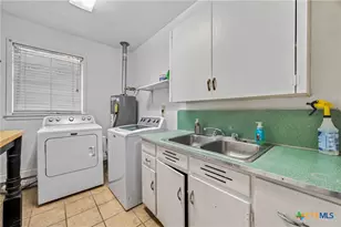 512 N Ave F, Shiner, TX 77984 - Photo 27