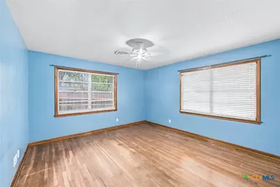 512 N Avenue F, Shiner, TX 77984 - Photo 23