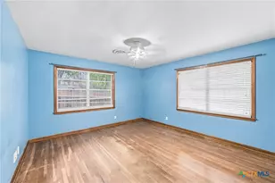 512 N Ave F, Shiner, TX 77984 - Photo 23