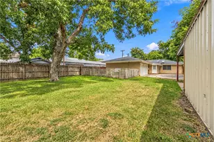 512 N Ave F, Shiner, TX 77984 - Photo 37