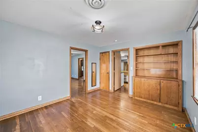 512 N Avenue F, Shiner, TX 77984 - Photo 17
