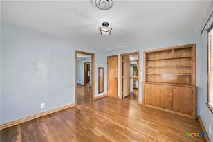 512 N Ave F, Shiner, TX 77984 - Photo 17