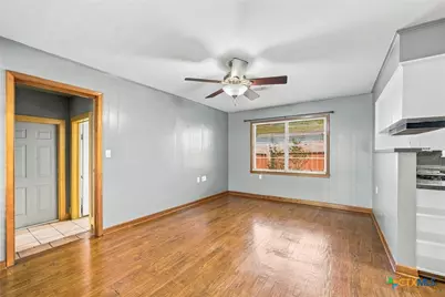 512 N Avenue F, Shiner, TX 77984 - Photo 15