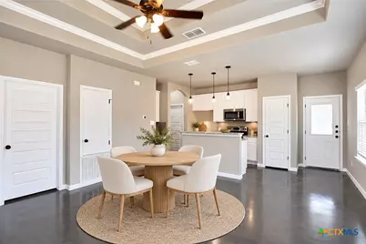 911 E Seideman Street, Seguin, TX 78155 - Photo 5