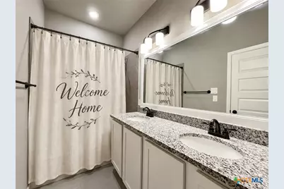 911 E Seideman Street, Seguin, TX 78155 - Photo 11