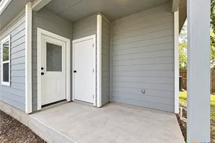 911 E Seideman St, Seguin, TX 78155 - Photo 15