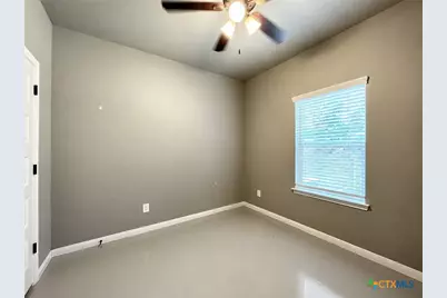 911 E Seideman Street, Seguin, TX 78155 - Photo 9