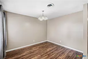 112 Laguna Dr, Victoria, TX 77904 - Photo 11