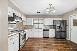 112 Laguna Dr, Victoria, TX 77904 - Photo 5