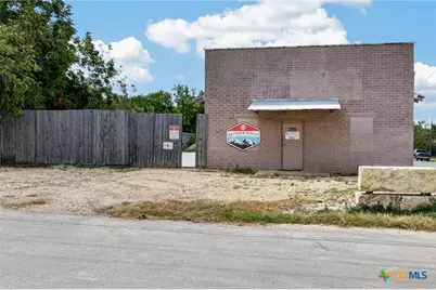 295 N Krueger Avenue, New Braunfels, TX 78130 - Photo 5
