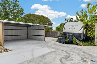 295 N Krueger Avenue, New Braunfels, TX 78130 - Photo 9
