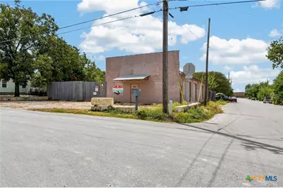 295 N Krueger Avenue, New Braunfels, TX 78130 - Photo 3